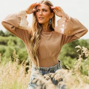 Gimmicks by BKE Tan and Cream Lace Sleeve Top